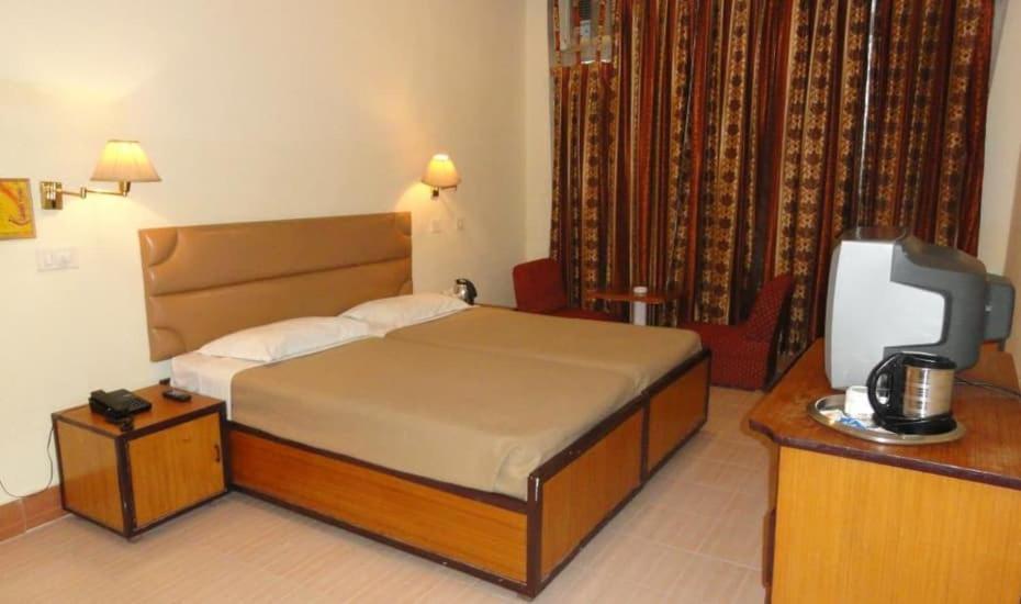 Mukund Madhav Royals * Lucknow