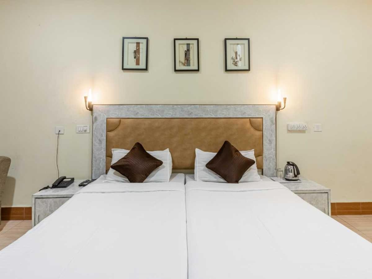 Mukund Madhav Royals Hotel
